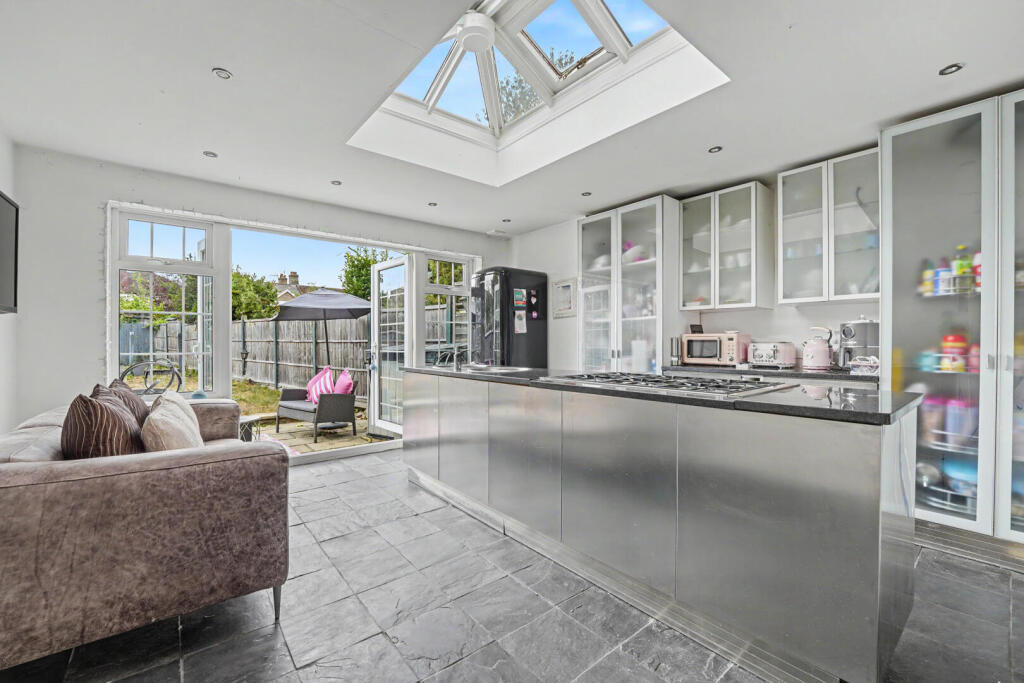 House in London, Carterhatch, Southbury - View 4