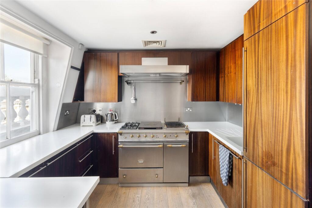 Apartment in London, Royal Borough of Kensington and Chelsea - More
