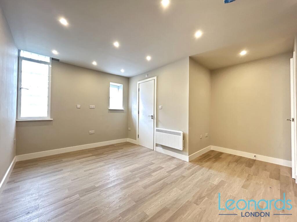 Apartment in Croydon - View 2