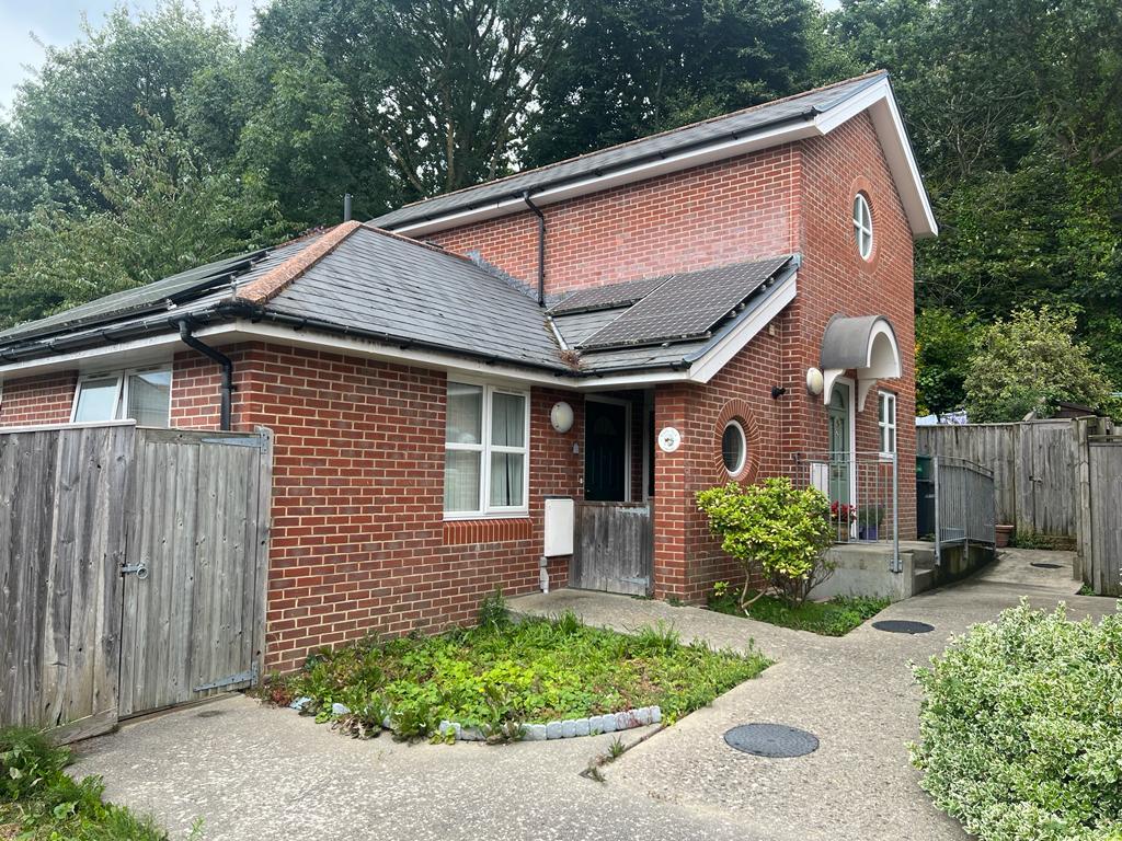Main image of property: Pump Mews, Freshwater