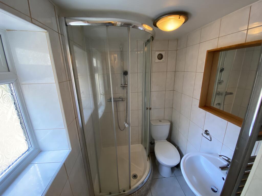 6 bedroom house for rent