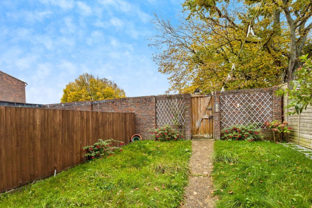 House in Crawley, Gossops Green - View 6