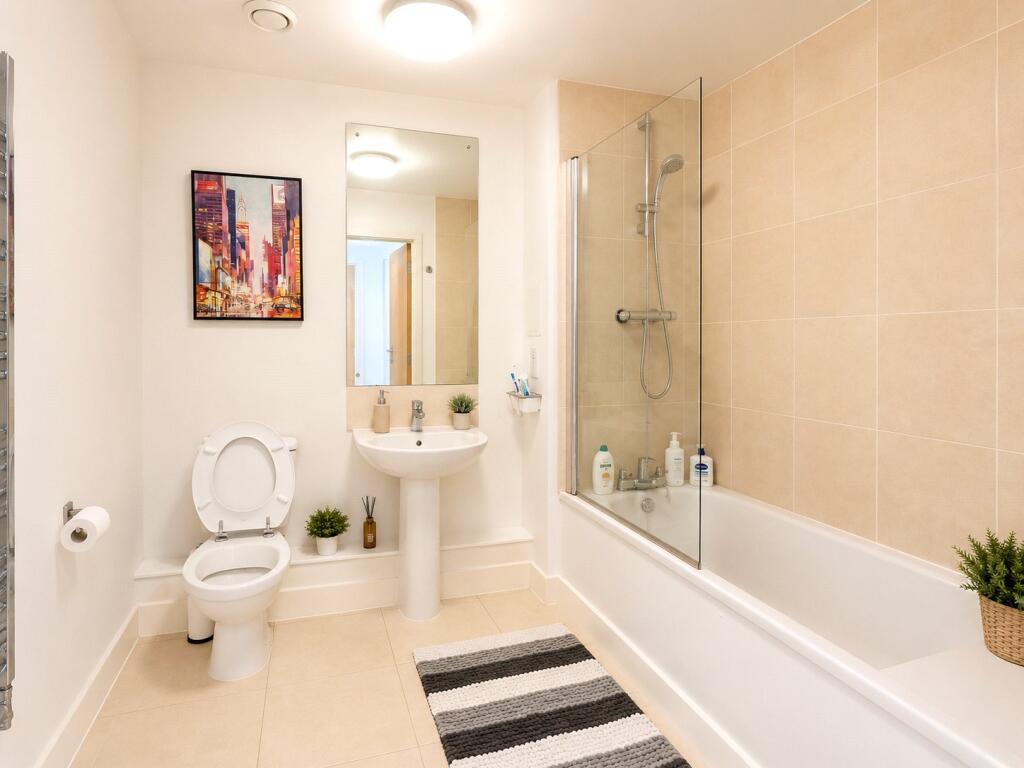 Apartment in Southall - View 3