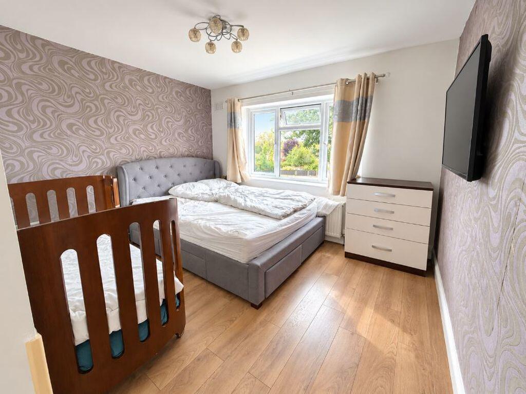 House in Stoke-on-Trent - More