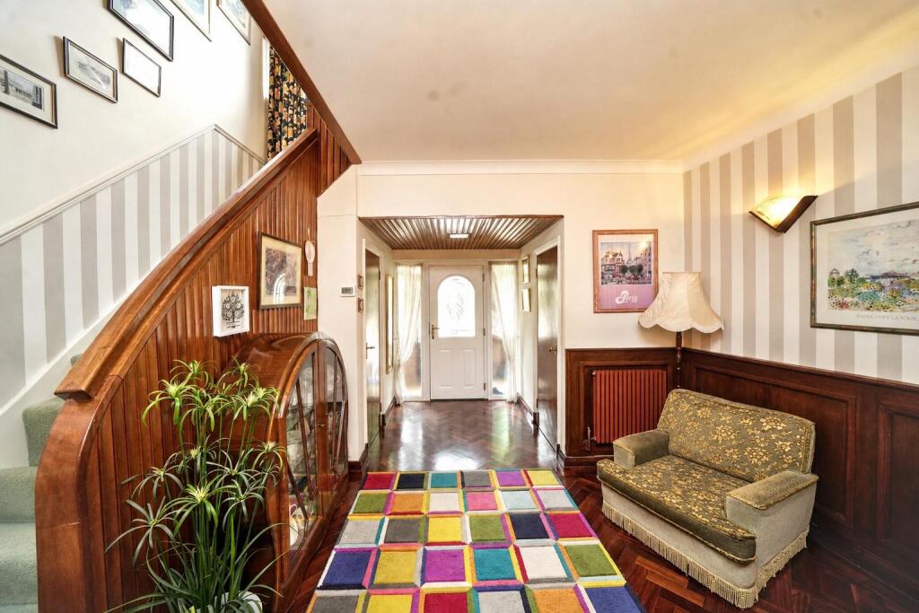 11 Elmsdale, Wightwick, Tettenhall, Wolverhampton, WV6 8ED photo 4