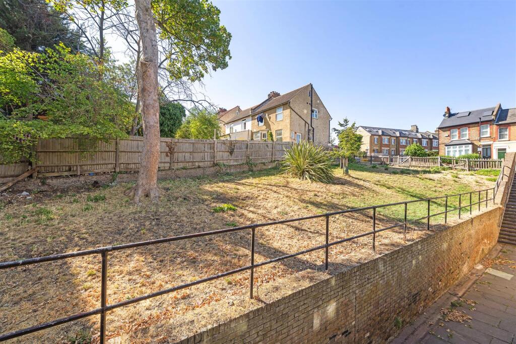 Apartment in London, Hainthorpe Estate, West Norwood - View 4