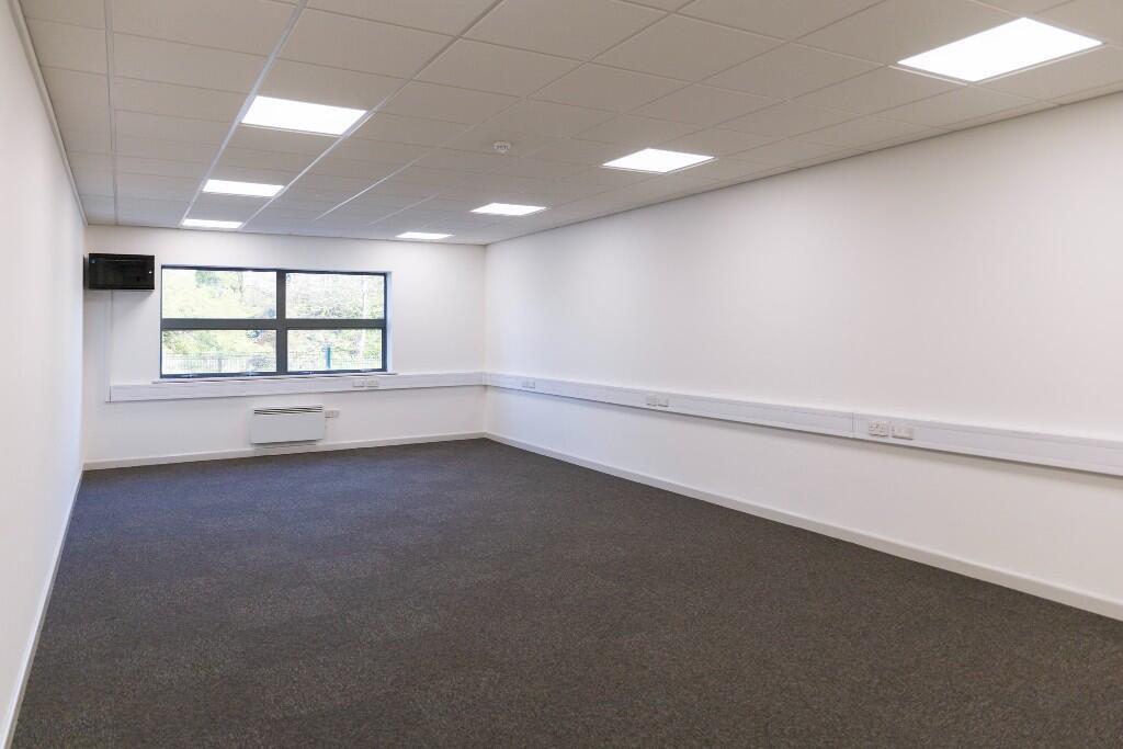 550 sq ft office