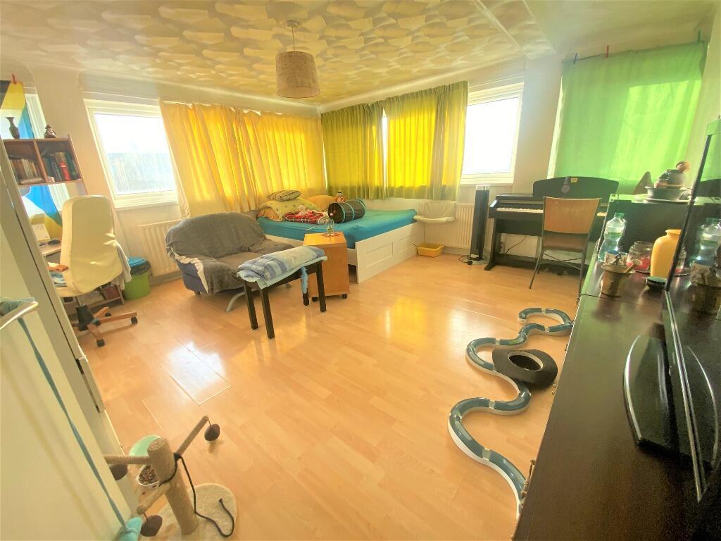 Apartment in Havant, Leigh Park - View 4