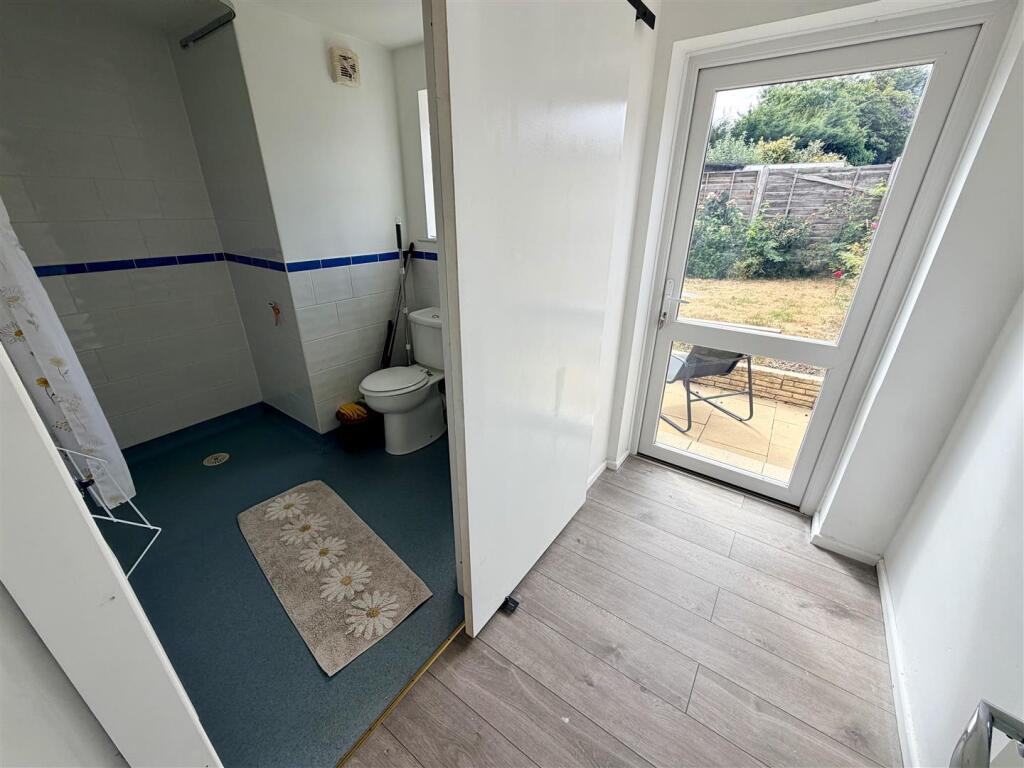 House in Nuneaton and Bedworth, Warwickshire - More