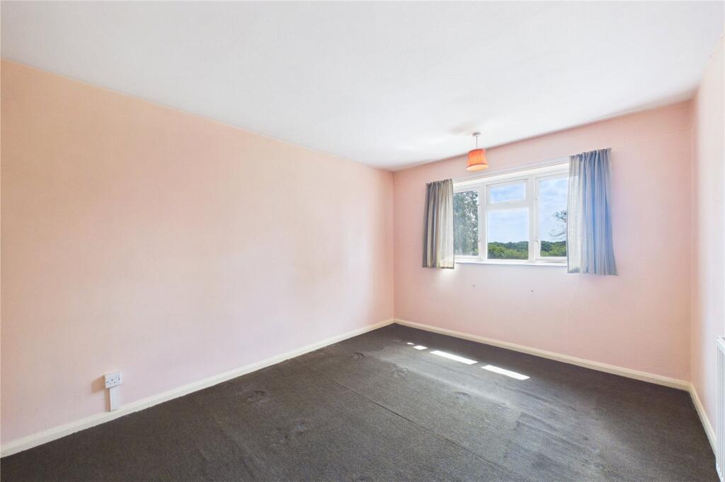 House in Basingstoke and Deane, Tadley - More