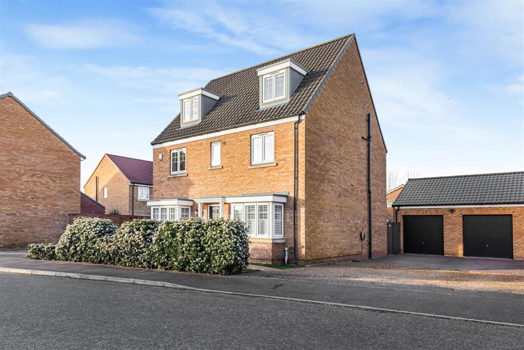 5-bed detached on Mallard Way, Exning, Newmarket, £550,000