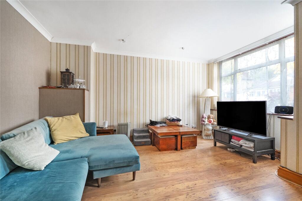 Dale View Crescent, Chingford, London, E4 photo 3