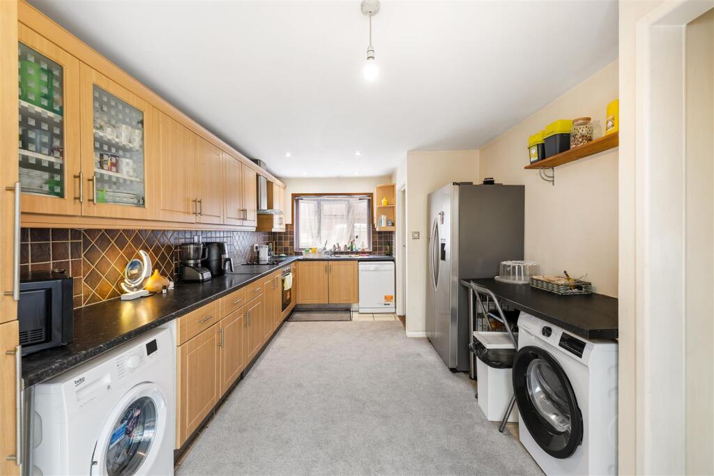 House in Crawley, Ifield West - View 3