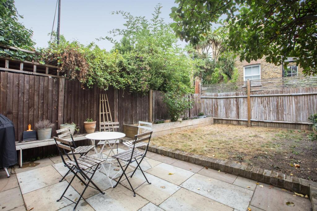 House in London - View 3