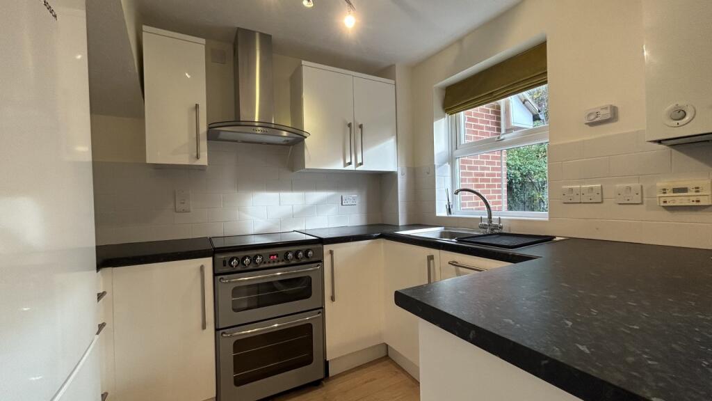 House in Guildford - View 2
