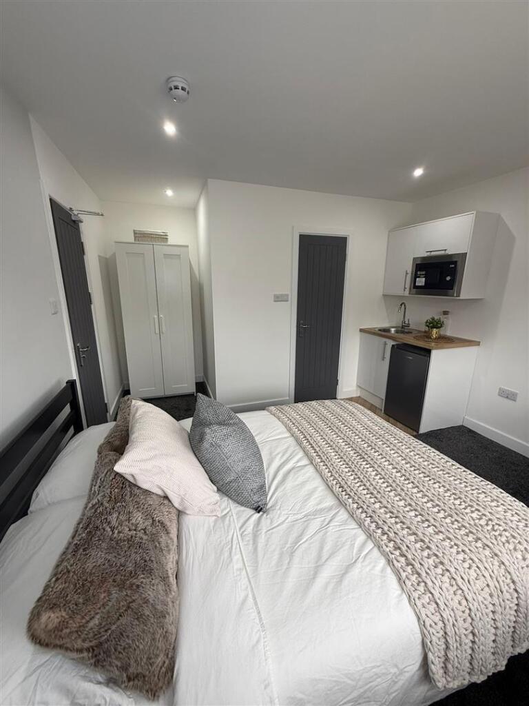 1 bedroom house share for rent