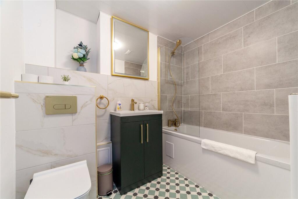 Apartment in London, Warwick Estate, Maida Vale - View 3