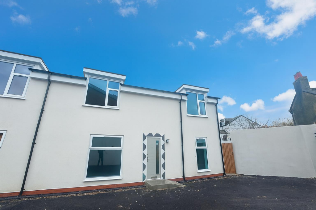 4 bedroom end of terrace house for sale in Rake Lane, Wallasey, CH45