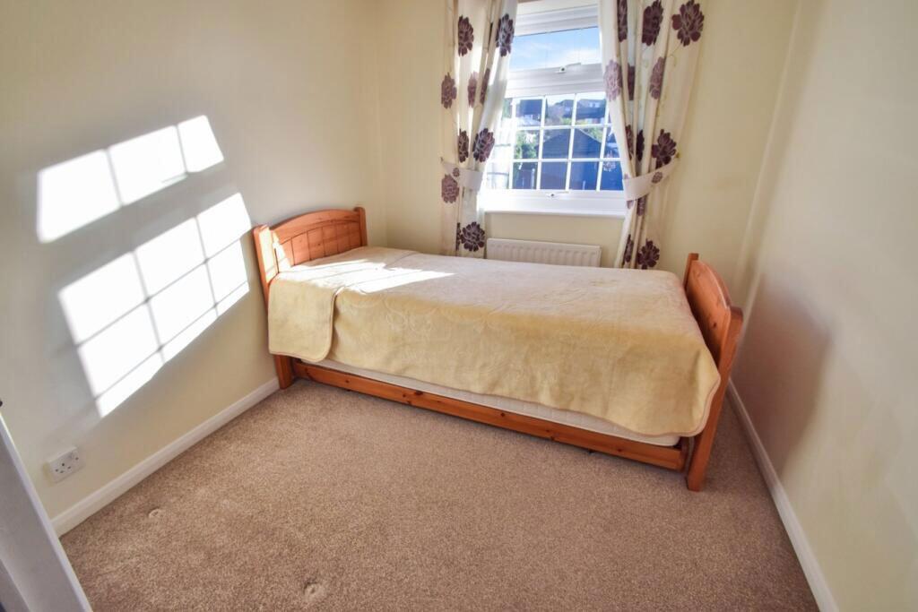 House in Chatham, Medway - View 5