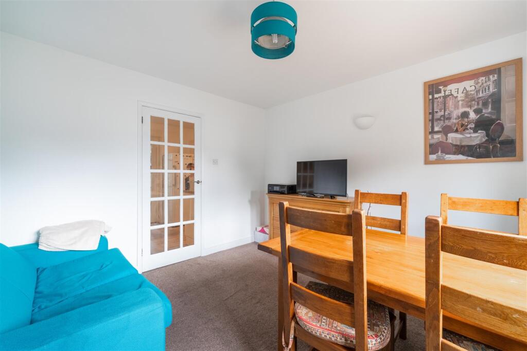 House in Derbyshire Dales, Matlock Town - More