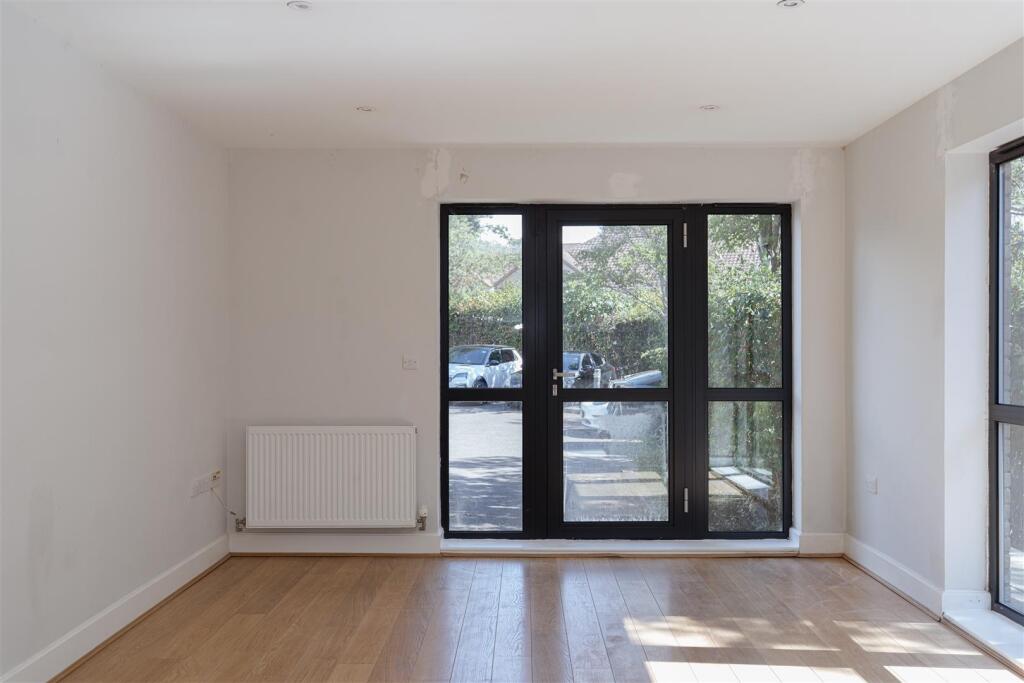 Apartment in Reigate and Banstead, Surrey - View 4