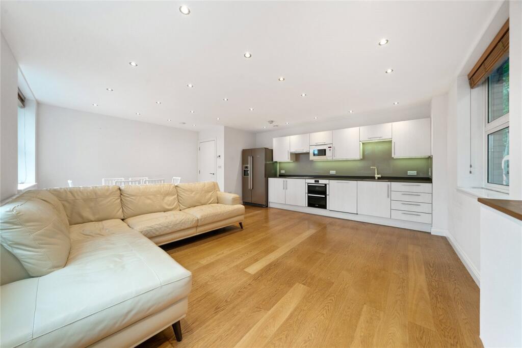 Main image of property: Bakers Row, EC1R