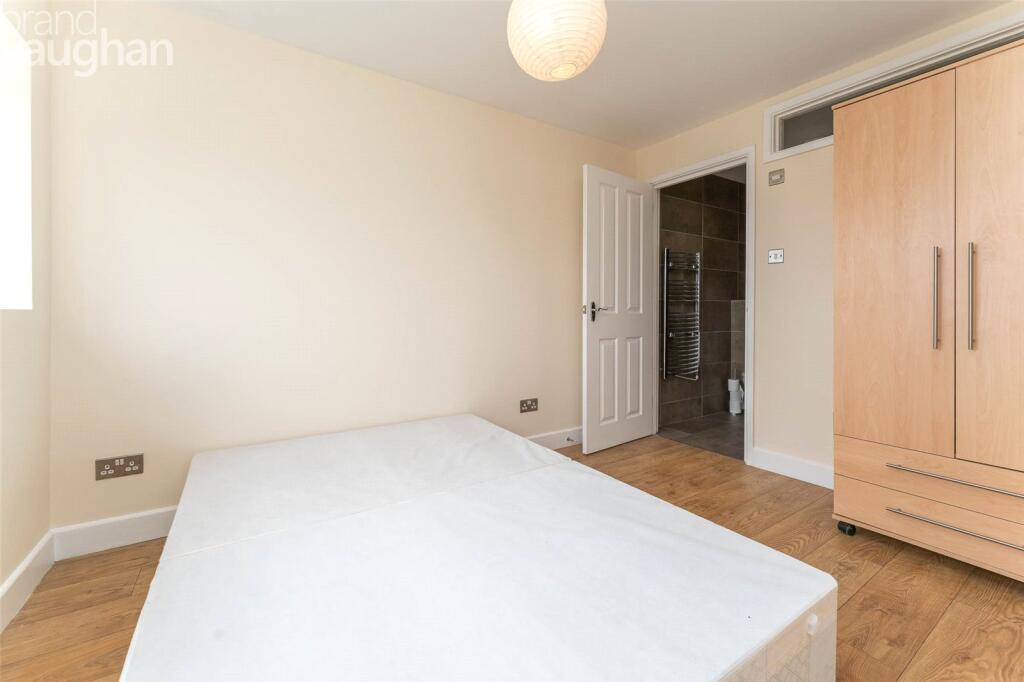 Apartment in Brighton - View 4
