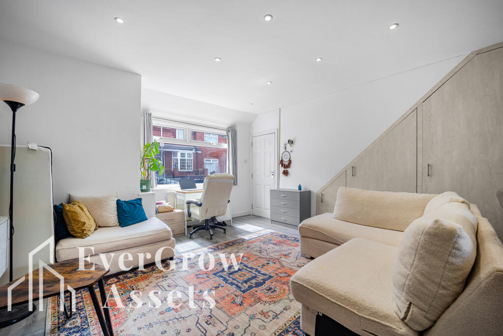 House in Stockport, Woodbank Estate, Portwood - View 5
