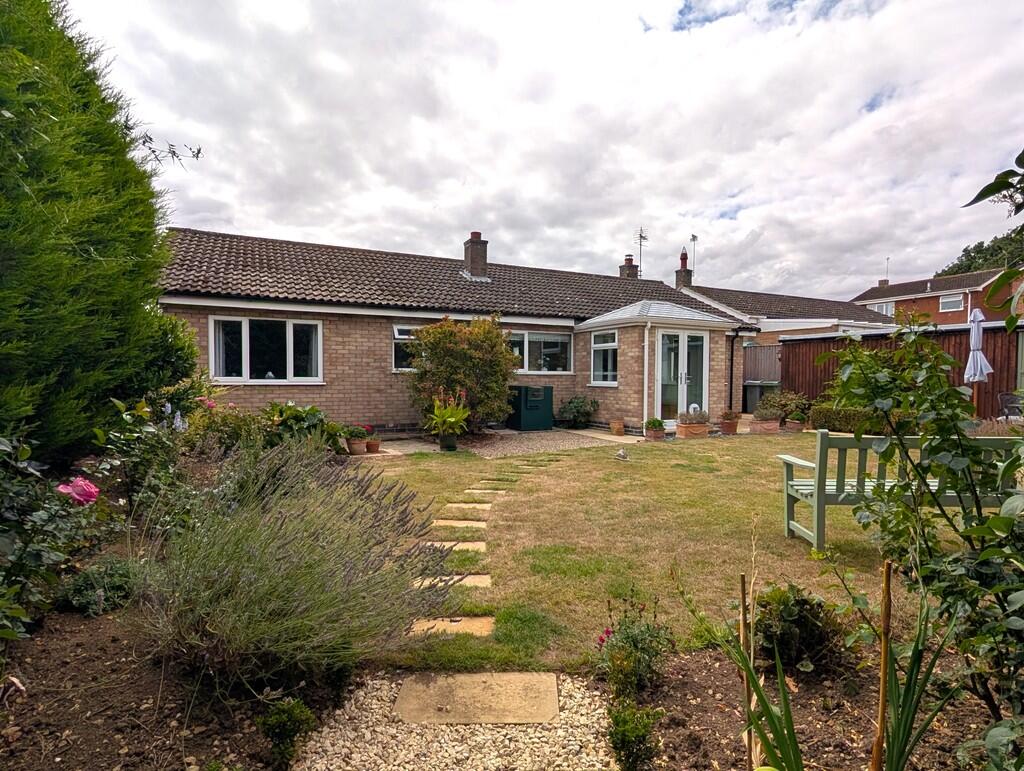 House in South Kesteven, Harlaxton - View 2