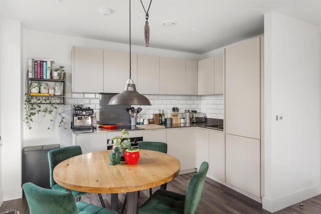 Apartment in London - View 5