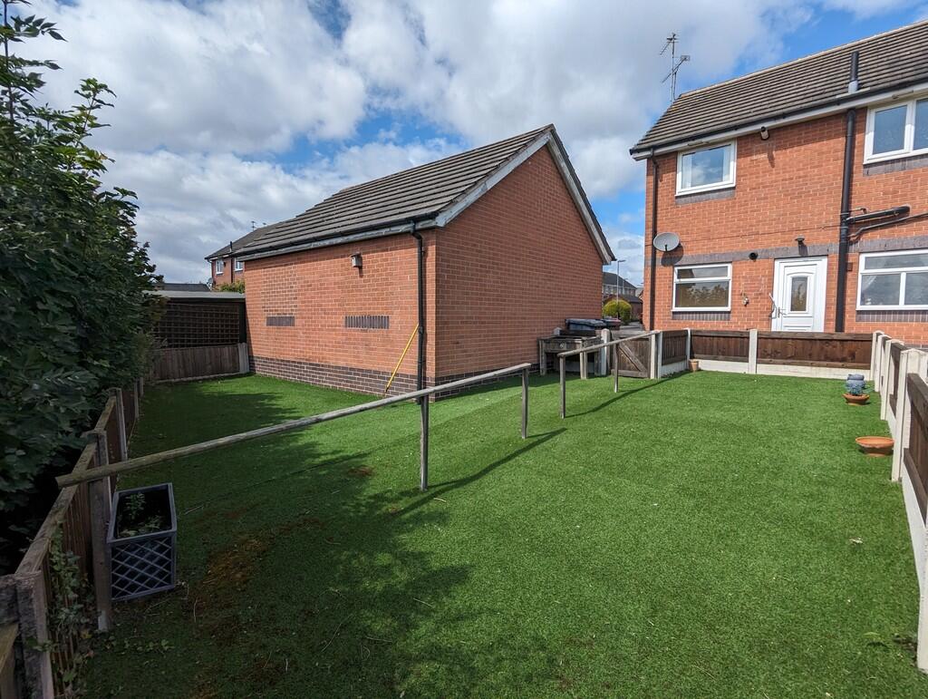 2-bed flat on Barberry Way, Ravenfield, £140,000
