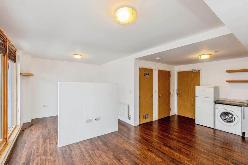 Apartment in Bristol, Canon's Marsh, City Centre - View 5