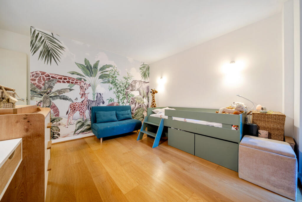 Apartment in London, Royal Borough of Greenwich - More