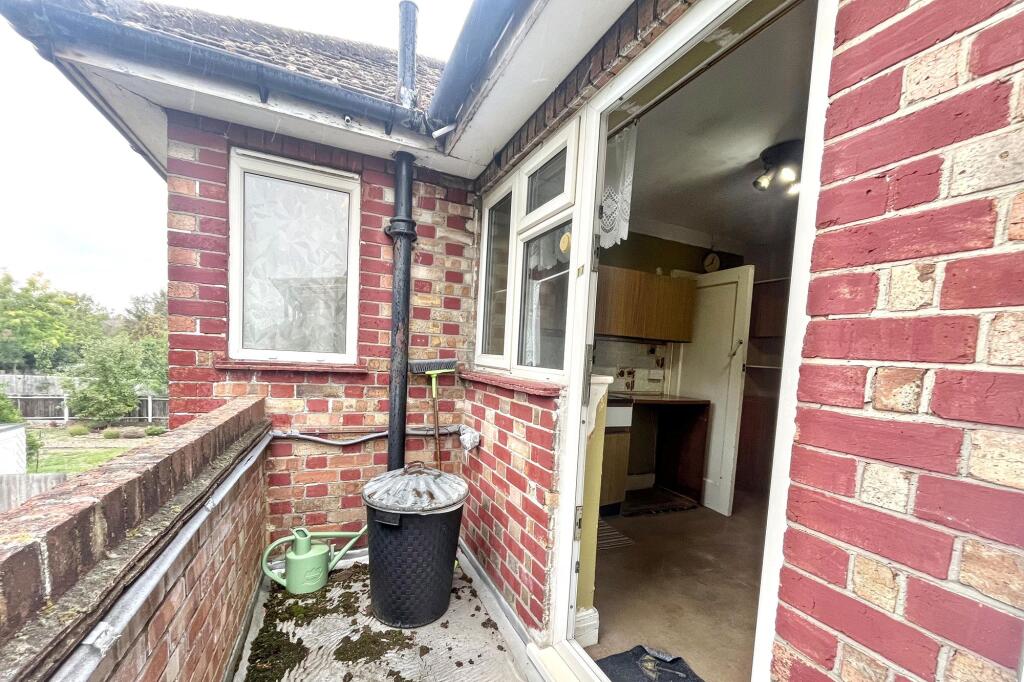 Apartment in Kingston upon Thames - More