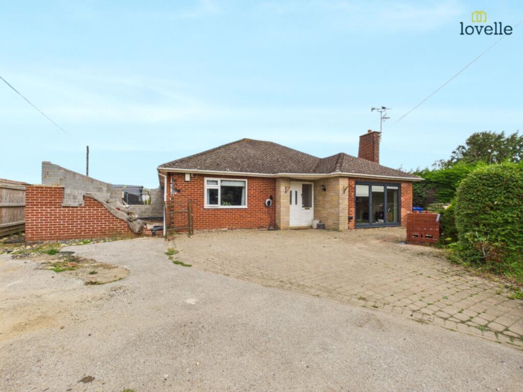3-bed detached on Spridlington Road, Faldingworth, LN8, £299,995