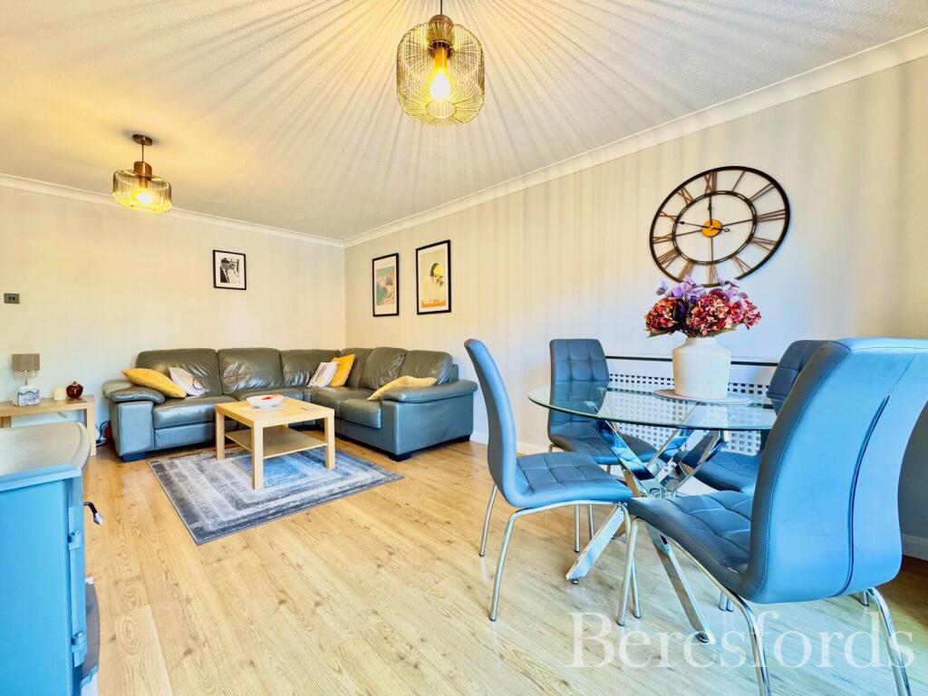 House in London, Elm Park - View 4