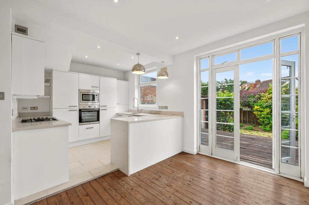 House in London - View 2