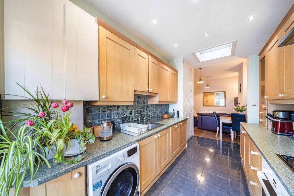 Apartment in London - More