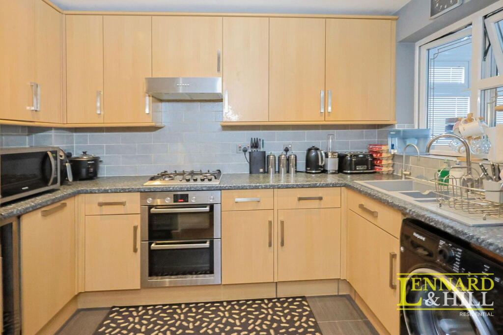 Wingfield, Badgers Dene, Grays, RM17 5JQ photo 4