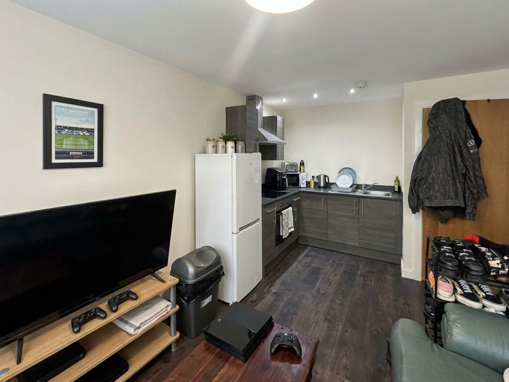 Apartment in Trafford, Broadheath - View 3