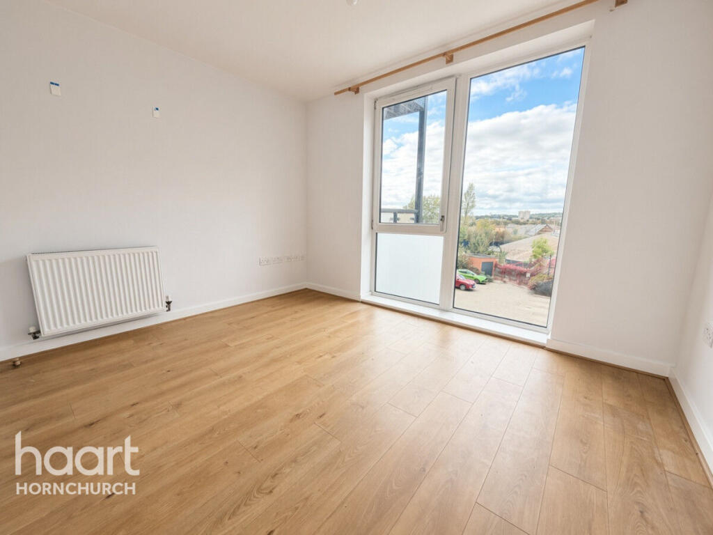 Apartment in London, Harold Wood - View 4