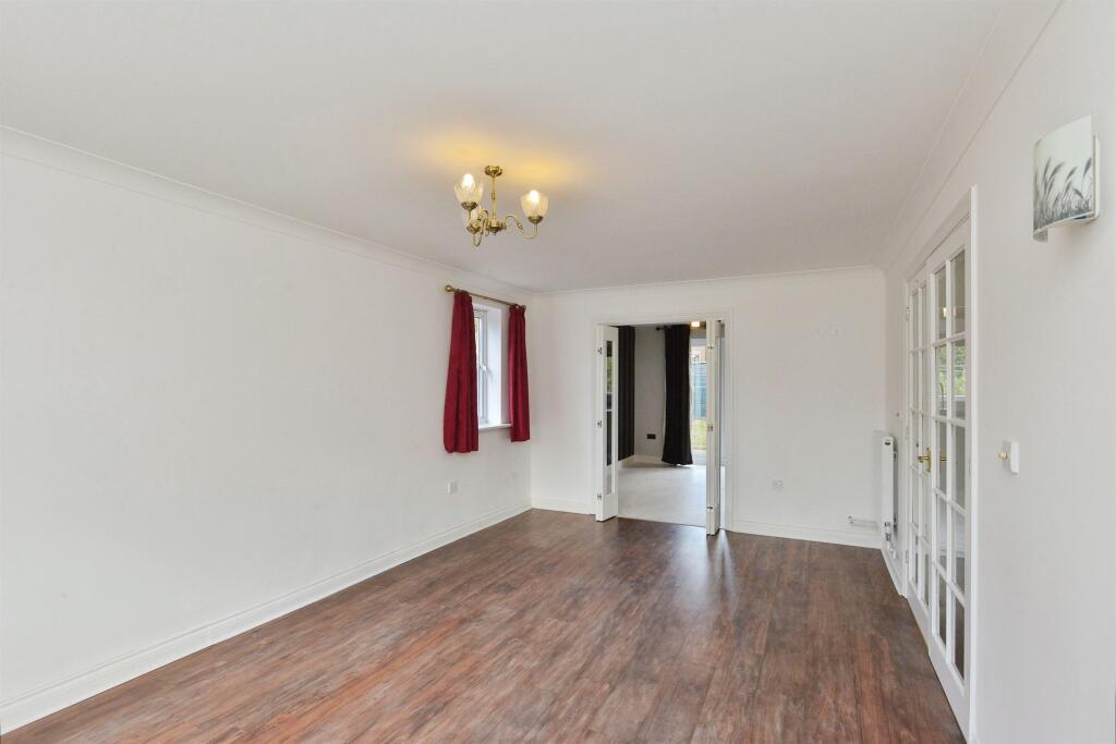 House in Milton Keynes, Deanshanger - More