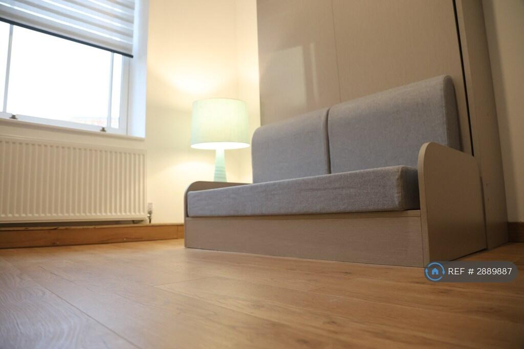 Studio flat for rent