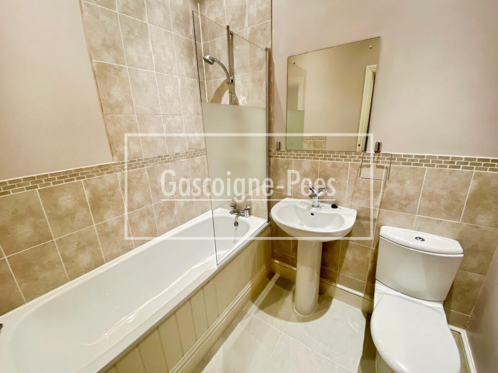 Apartment in Guildford, Surrey - View 5