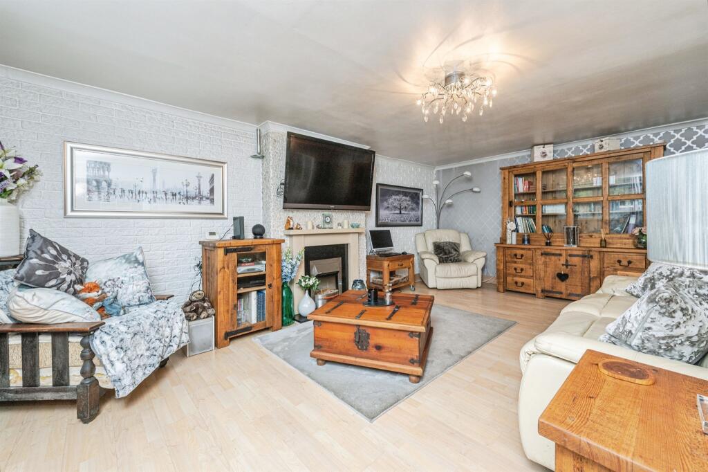 House in Kirklees, Holme Valley - View 3
