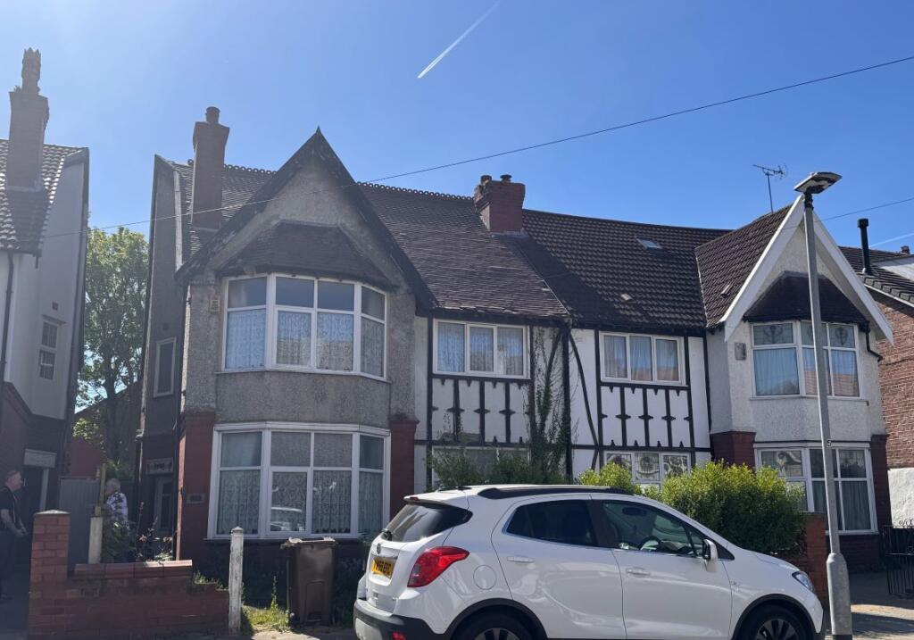 Main image of property: 29 Oxford Drive, Waterloo, Liverpool, Merseyside, L22 7RY