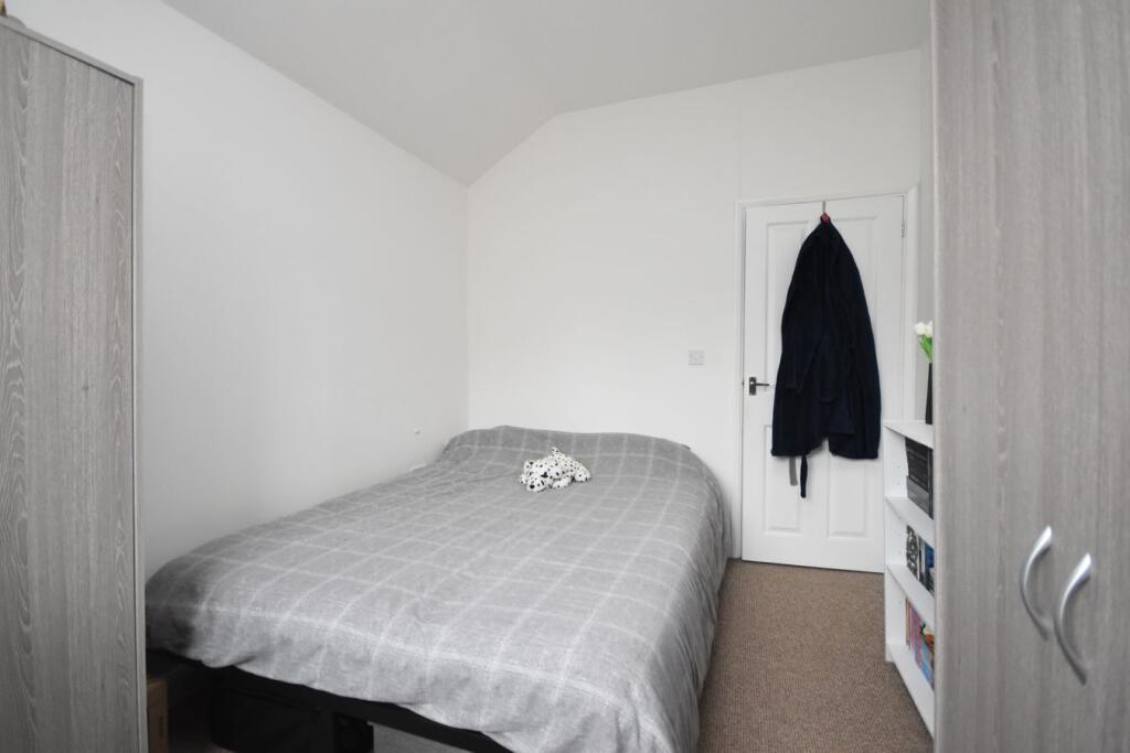 Apartment in Northampton, West Northamptonshire - View 5