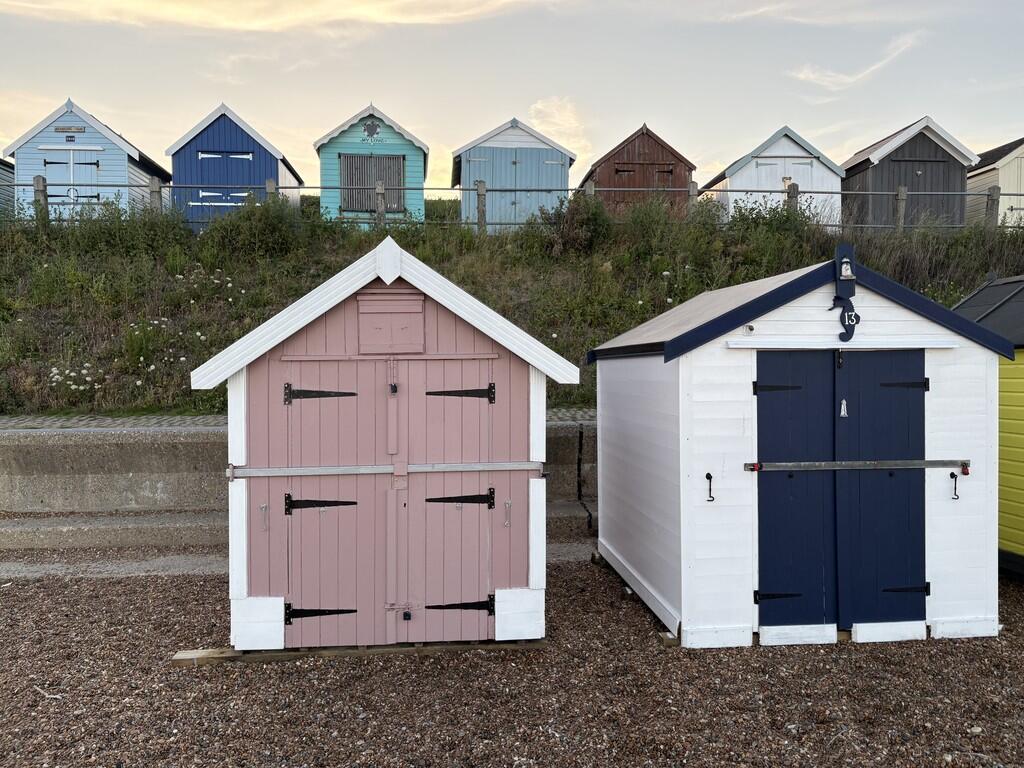 Beach Hut 12, Old Felixstowe photo 2