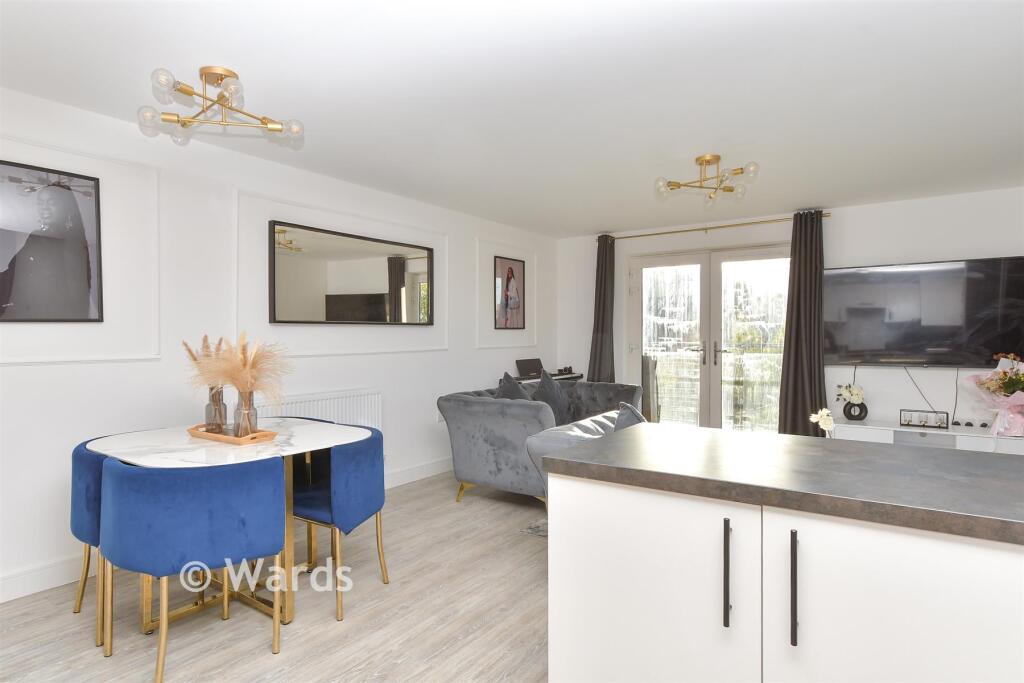 Eyres Drive, Castle Hill, Ebbsfleet Valley, Kent photo 4
