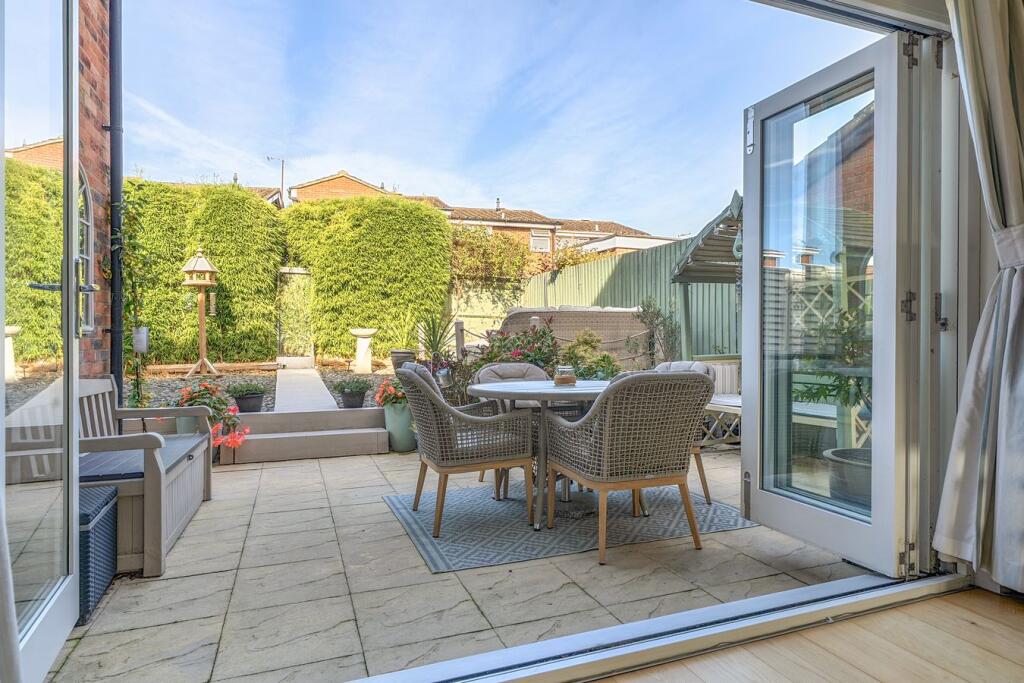 House in Luton - View 4